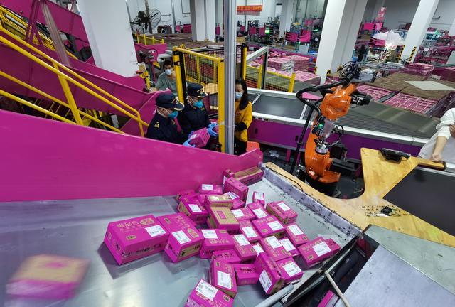 今年1月以来,广州白云机场海关已累计监管进出口货物17万吨,货值约180